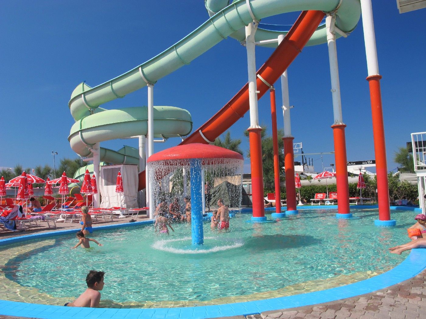 Hôtel à Rimini avec piscines et toboggans aquatiques à Beach Village