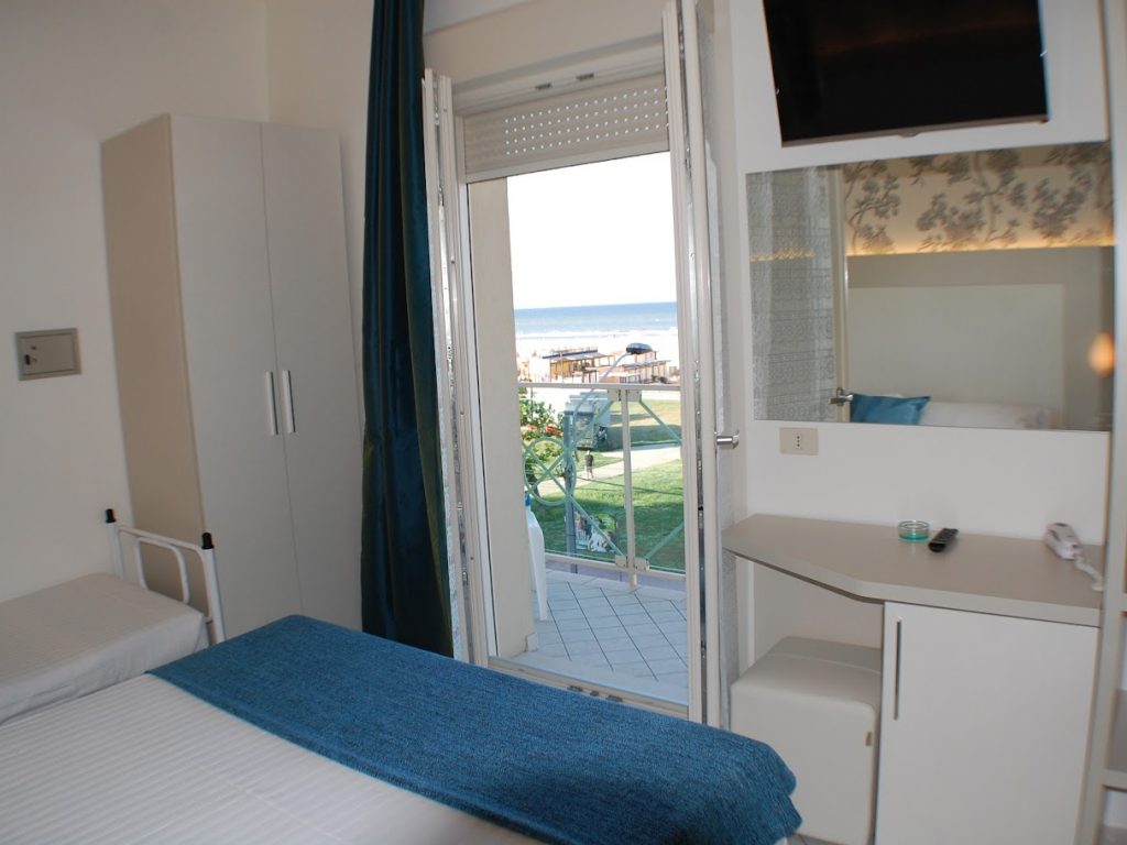 Camere con balcone di fronte al mare Hotel Rivazzurra Rimini