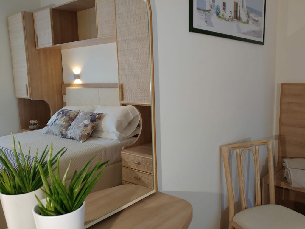 Zimmer mit seitlichem Meerblick im Hotel Rivazzurra Rimini